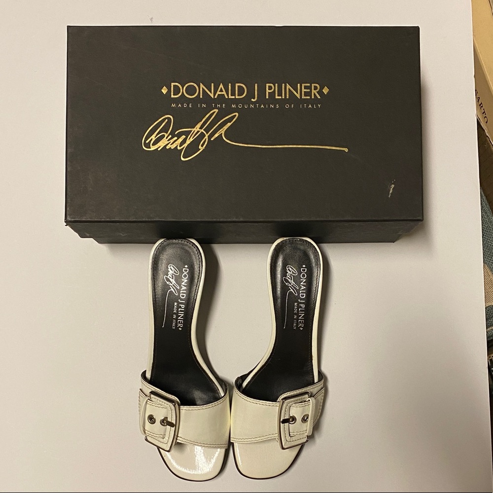 Donald Pliner Kinzy Mule
